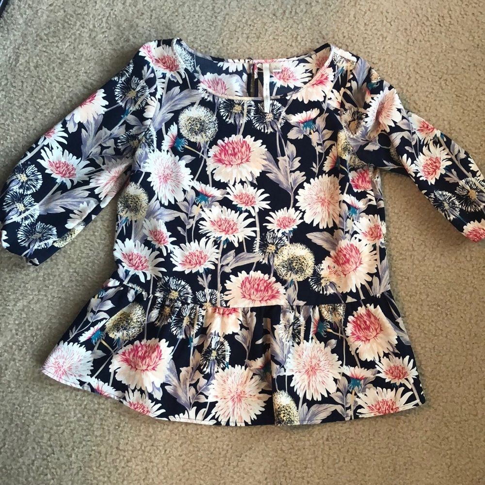 Puffed sleeve floral peplum top